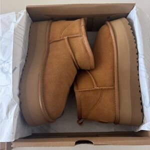 UGG Classic Ultra Mini Platform Boots - Chestnut